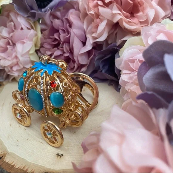 Cinderella’s Royal Blue & Gold Crystal Carriage Keychain - Picture 5 of 11